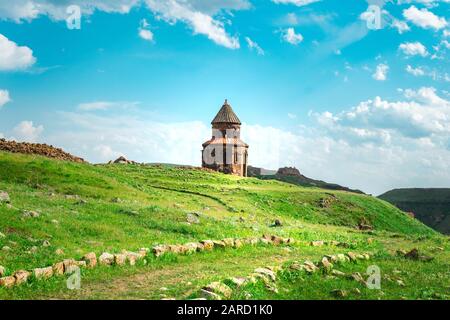 Famose rovine di Ani, Ani era una delle più grandi città dell'Armenia medievale, ma ora è solo rovinato e disabitato sito con alcuni edifici lasciati Foto Stock