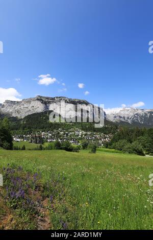 Vista sul villaggio di Flims e montagne, Svizzera Foto Stock