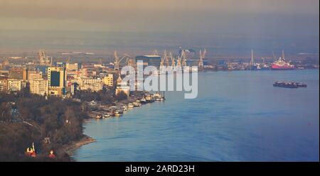 Galati, Romania - 26 Gennaio 2020 Panorama Galati City E Danubio River Foto Stock