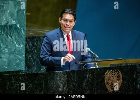 New York, Stati Uniti. 27th Gen 2020. Danny Danon, Rappresentante permanente di Israele presso le Nazioni Unite, parla alla cerimonia commemorativa dell'Olocausto delle Nazioni Unite '75 anni dopo Auschwitz - Educazione all'Olocausto e memoria della Giustizia Globale' nella Giornata Internazionale della Commemorazione in memoria Delle Vittime dell'Olocausto. Credit: Enrique Shore/Alamy Live News Foto Stock