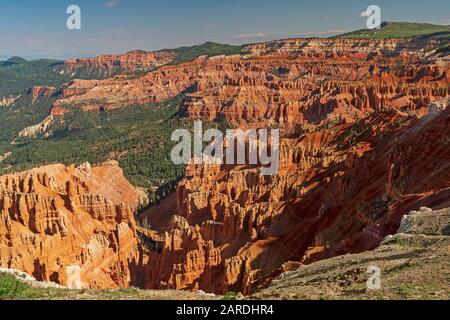 Morning Light su uno Spettacolare Canyon in Cedar Breaks National Monument nello Utah Foto Stock