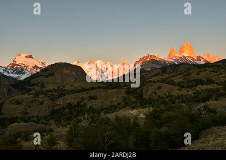 Alba al Monte Fitz Roy e Cerro Torre, patagonia, Argentina Foto Stock