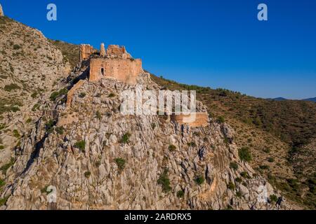 Veduta aerea del castello medievale gotico Borriol collina rovina vicino Castellon Spagna con cielo blu Foto Stock