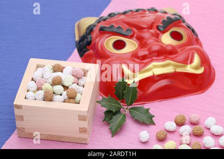 Evento tradizionale giapponese Setsubun, Soie e maschere di oni daemon Foto Stock