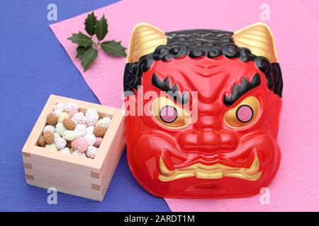 Evento tradizionale giapponese Setsubun, Soie e maschere di oni daemon Foto Stock