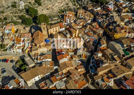 Veduta aerea del castello medievale gotico Borriol collina rovina vicino Castellon Spagna con cielo blu Foto Stock