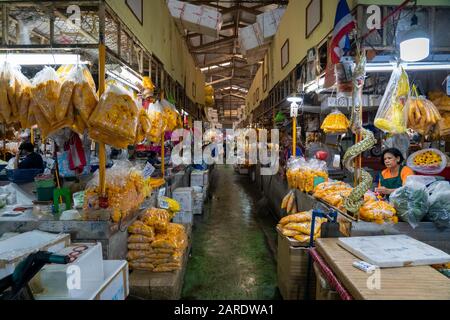 Bangkok, Thailandia - Gennaio 8th, 2020 : Vista mattutina del mercato dei fiori di Yodpiman. Foto Stock