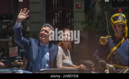 Il presidente argentino Mauricio Macri e la moglie nel suo giorno di inaugurazione Foto Stock