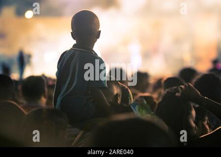 Popolo Afro-colombiano danza, canto e godere durante un concerto di musica tradizionale del Pacifico colombiano.Il Petronio Alvarez Festival isl d Foto Stock