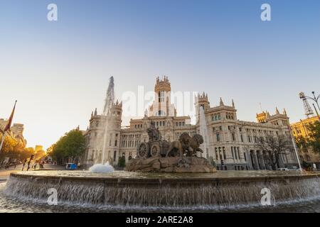 Madrid Spagna, sunrise skyline della città a fontana Cibeles Town Square Foto Stock