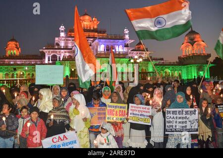 Cab e NRC protesta a Jaipur. La legge di modifica della cittadinanza e il registro nazionale Dei Cittadini serie di proteste in corso in India. Questa protesta a Ramnivas Bagh a Jaipur ispirato da Shaheen Bagh in tutto il paese. La protesta di Shaheen Bagh è una protesta pacifica permanente 24 ore su 24, 7 giorni su 7, guidata dalle donne, che ha avuto inizio con il passaggio della legge sulla cittadinanza (Emendment) in entrambe le case del Parlamento l'11 dicembre 2019 e il conseguente intervento della polizia contro gli studenti di Jamia Millia Islamia che si opponevano all'emendamento. (Foto Di Shaukat Ahmed/Pacific Press) Foto Stock