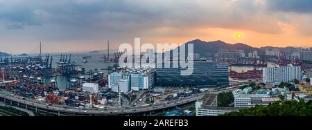Kwai Chung, Hong Kong - 24 Settembre 2019 : I Terminal Dei Container Kwai Tsing Dal Punto Di Vista Dei Droni Foto Stock