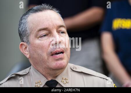 Malibu, Stati Uniti. 15th marzo 2019. Los Angeles County Sheriff Los Angeles County Sheriff Alex Villanueva parla durante una conferenza stampa sul crash in elicottero che ha ucciso l'ex atleta NBA Kobe Bryant a Calabasas. Kobe Bryant e sua figlia Gianna e altri 7 morirono nel crash dell'elicottero. Credit: Ronen Tivony/Sopa Images/Zuma Wire/Alamy Live News Foto Stock