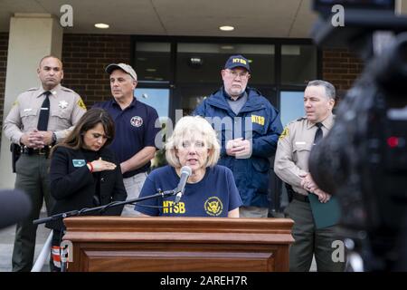 Malibu, Stati Uniti. 15th marzo 2019. Jennifer Homendy, membro del consiglio di amministrazione di NTSB, parla durante una conferenza stampa sul crash dell'elicottero che ha ucciso l'ex atleta NBA Kobe Bryant a Calabasas. Kobe Bryant e sua figlia Gianna e altri 7 morirono nel crash dell'elicottero. Credit: Ronen Tivony/Sopa Images/Zuma Wire/Alamy Live News Foto Stock