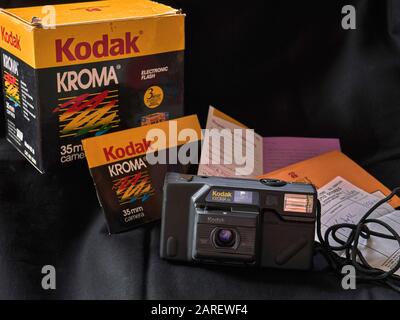 26 Jan 2020 Vintga Kodak Kroma 35mm Film camera con bult in flash Madin India studio girato Kalyan Maharashtra India Foto Stock