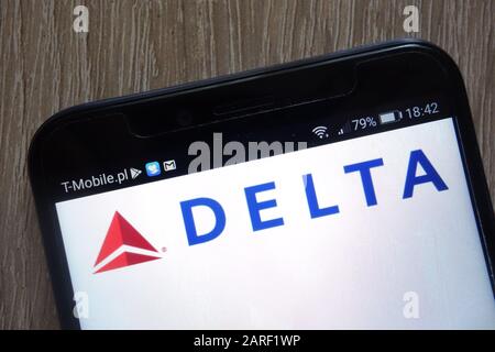 Logo Delta Air Lines visualizzato su uno smartphone moderno Foto Stock