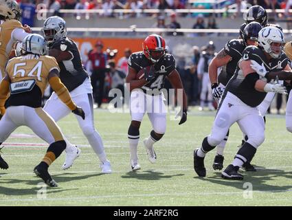 L'AFC che corre indietro Nick Chubb dei Cleveland Browns (24) corre per il yardage durante il Pro Bowl, domenica, 26 gennaio 2020, al Camping World Stadium di Orlando, Florida. (Foto di IOS/ESPA-Images) Foto Stock