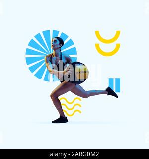 Sport creativo e stile geometrico. Atleta femminile, fitness in azione, movimento su sfondo viola. CopySpace per inserire il testo o l'annuncio. Design moderno. Collage d'arte contemporaneo colorato e luminoso. Foto Stock