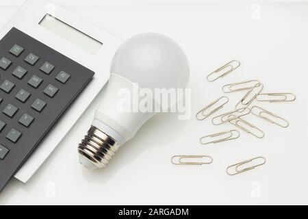 Basso consumo, minore calore, consumo responsabile di energia; risparmio energetico di lampadine e massima luminosità per vedere bene, leggere bene; Perfettamente il Foto Stock