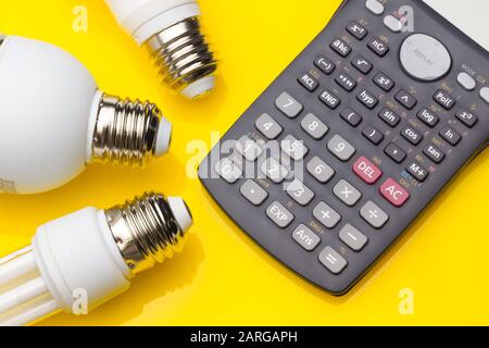 Basso consumo, minore calore, consumo responsabile di energia; risparmio energetico di lampadine e massima luminosità per vedere bene, leggere bene; Perfettamente il Foto Stock