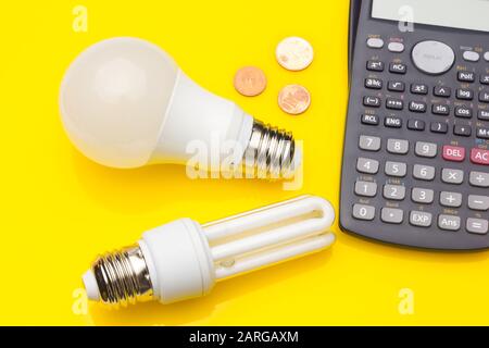 Basso consumo, minore calore, consumo responsabile di energia; risparmio energetico di lampadine e massima luminosità per vedere bene, leggere bene; Perfettamente il Foto Stock