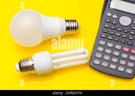 Basso consumo, minore calore, consumo responsabile di energia; risparmio energetico di lampadine e massima luminosità per vedere bene, leggere bene; Perfettamente il Foto Stock