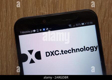 Logo DXC Technology visualizzato su uno smartphone moderno Foto Stock