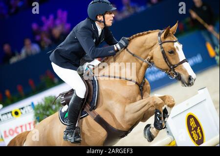 Amsterdam, PAESI BASSI - 25 GENNAIO: Henrik von Eckermann di Svezia in sella a Best Boy al Gran Premio di Amsterdam - Jumping Amsterdam il 25 gennaio 2020 ad Amsterdam. (Foto di Thomas Reiner/ESPA-Images) Foto Stock