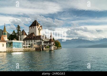 Oberhofen Castello E Lago Thun, Canton Berna, Svizzera, Europa Foto Stock