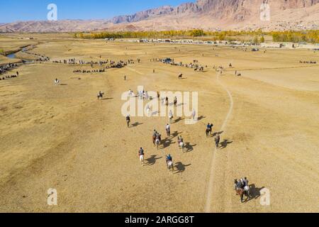 Aereo da drone di un gioco Buzkashi, Yaklawang, Afghanistan, Asia Foto Stock