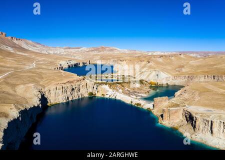 Paesaggio di montagna innevato al tramonto nel Parco Nazionale Band-e-Amir, Afghanistan, Asia Foto Stock