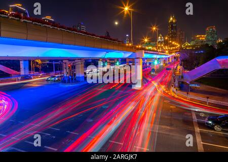 Autostrada Di Luban Road Interchange Di Notte, Luwan, Shanghai, Cina, Asia Foto Stock