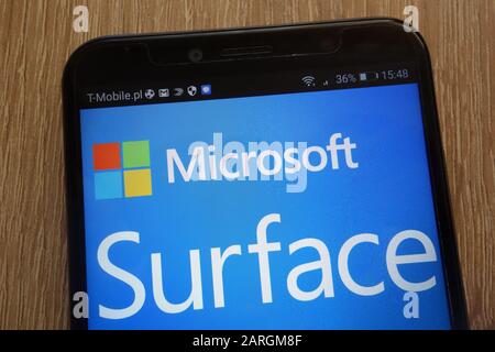 Logo Microsoft Surface visualizzato su uno smartphone moderno Foto Stock