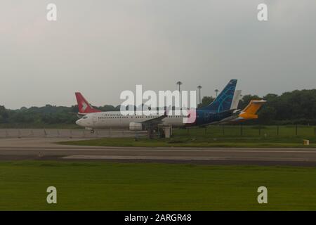 Sriwijaya Air Boeing 737-86N(WL) PK-CLA presso l'aeroporto internazionale FLTechnics Soekarno-Hatta Foto Stock