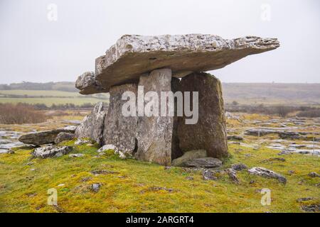 Irland. 19th febbraio 2018. Irlanda 2018: Impressioni Irlanda - Febbraio - 2018 Poulnabrone-Dolmen | Utilizzo Nel Mondo Credito: Dpa/Alamy Live News Foto Stock