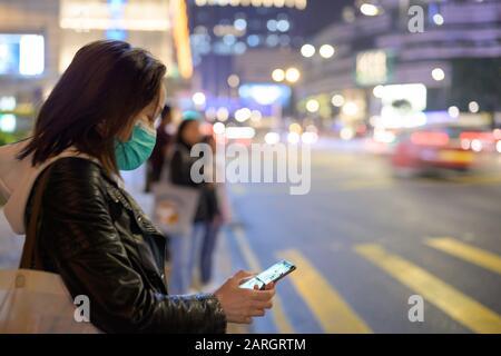 Hong Kong, Cina. 19th Gen 2020. Hong Kong, Cina Gennaio 2020: Impressioni Hong Kong - Gennaio 2020 Hong Kong, Persona con protezione della bocca, salute, | utilizzo nel mondo credito: DPA/Alamy Live News Foto Stock