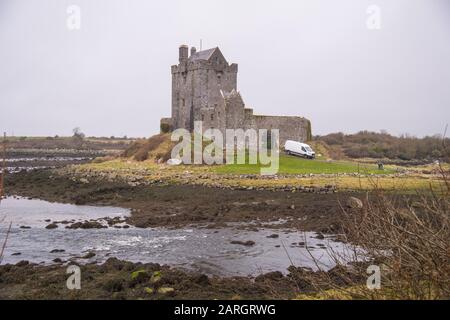 Irland. 19th febbraio 2018. Irlanda 2018: Impressioni Irlanda - Febbraio - 2018 Dunguaire Castle | Utilizzo Nel Mondo Credito: Dpa/Alamy Live News Foto Stock