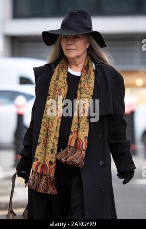 Koo Stark al di fuori Del Rolls Building presso i Royal Courts of Justice, nel centro di Londra, prima di un'audizione nel processo della High Court con l'ex partner, Warren Walker. Foto PA. Data Immagine: Martedì 28 Gennaio 2020. Photo credit dovrebbe leggere: Filo Dominic Lipinski/PA Foto Stock