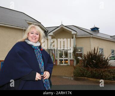 Dwina Gibb (moglie di Robin Gibb-Bee Gees Dicembre 22nd 1949-Maggio 20th 2012) visite Rebecca House Childrens Hospice, Isola di Man. 2012 Foto Stock