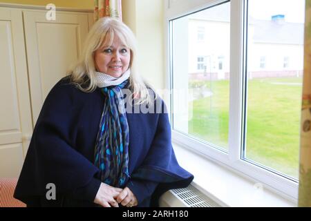 Dwina Gibb (moglie di Robin Gibb-Bee Gees Dicembre 22nd 1949-Maggio 20th 2012) visite Rebecca House Childrens Hospice, Isola di Man. 2012 Foto Stock