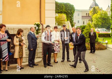 Nozze ucraine Ucraina Lutsk 24.10.2014. Ucraino tradizione di nozze. Foto Stock