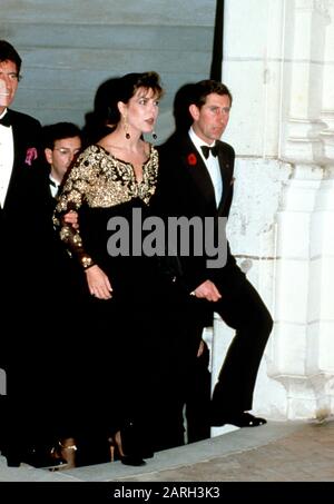 HSH Principessa Caroline di Monaco e HRH Prince Charles partecipano a una cena al Chateau de Chambord durante il suo tour reale della Francia novembre 1988 Foto Stock