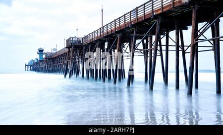 Oceanside California USA. Storico Molo Oceanside, Oceanside, San Diego County, California. Esposizione dell'otturatore lenta. Foto Stock