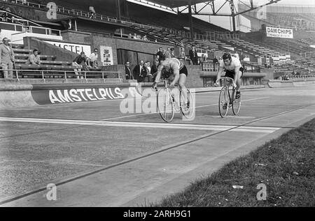 World Cycling Championships, serie sprint dilettanti Data: 24 agosto 1967 Località: Francia, Svizzera Parole Chiave: Sprint, CICLISMO Nome personale: Baumann, Morelon, Daniel Foto Stock