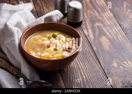 Zuppa di verdure e carni macinate Foto Stock