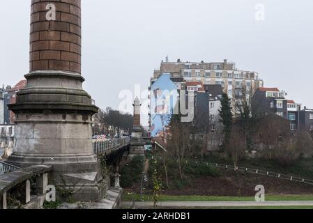 Molenbeek, Bruxelles capitale Regione / Belgio - 01 25 2020: Vista sul ponte del Boulevard du Jubilile -Jubelfeestlaan al Tour e Taxi L28 Foto Stock