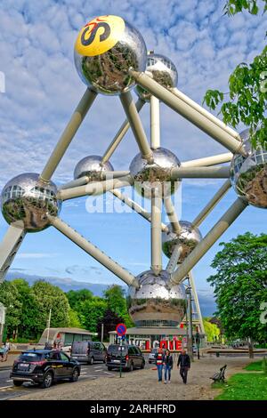 Atomium di Bruxelles, eretto per il 1958 Bruxelles Fiera Mondiale, Belgio. Foto Stock