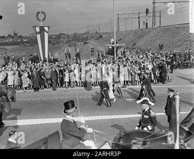 Entry Queen Juliana in the Hague On the Way to the calèche Data: 18 Settembre 1948 Parole Chiave: Ingresso, MODO Nome utente: Juliana, Queen Foto Stock