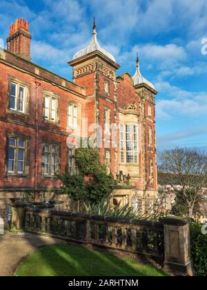 Torrette a cupola a Scarborough Town Hall Scarborough North Yorkshire England Foto Stock