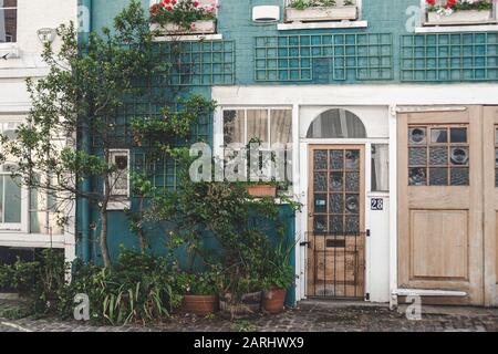 Londra/UK - 22/07/19: La facciata di una casa in Upbrook Mews a Bayswater, un'area ricca nella città di Westminster. E' anche uno dei London's. Foto Stock
